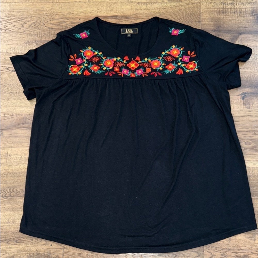 L&B Embroidered Black Top Size XL